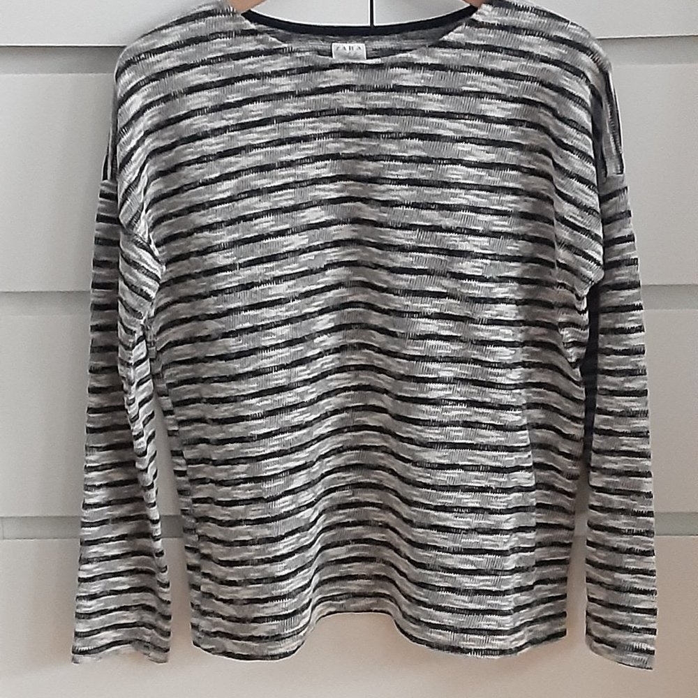 Zara black and white textured knit pullover size M